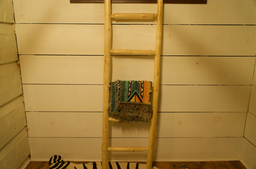 Signature Wooden Decor Ladder