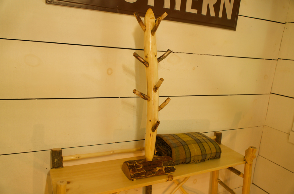 Mountain Oak and Pine Coffee Mug Rack