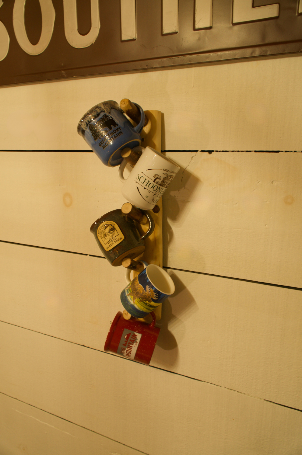 Rich Mountain Wood Wall Rack